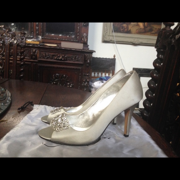 Ragazza Gray Satin Heels - Picture 3 of 5